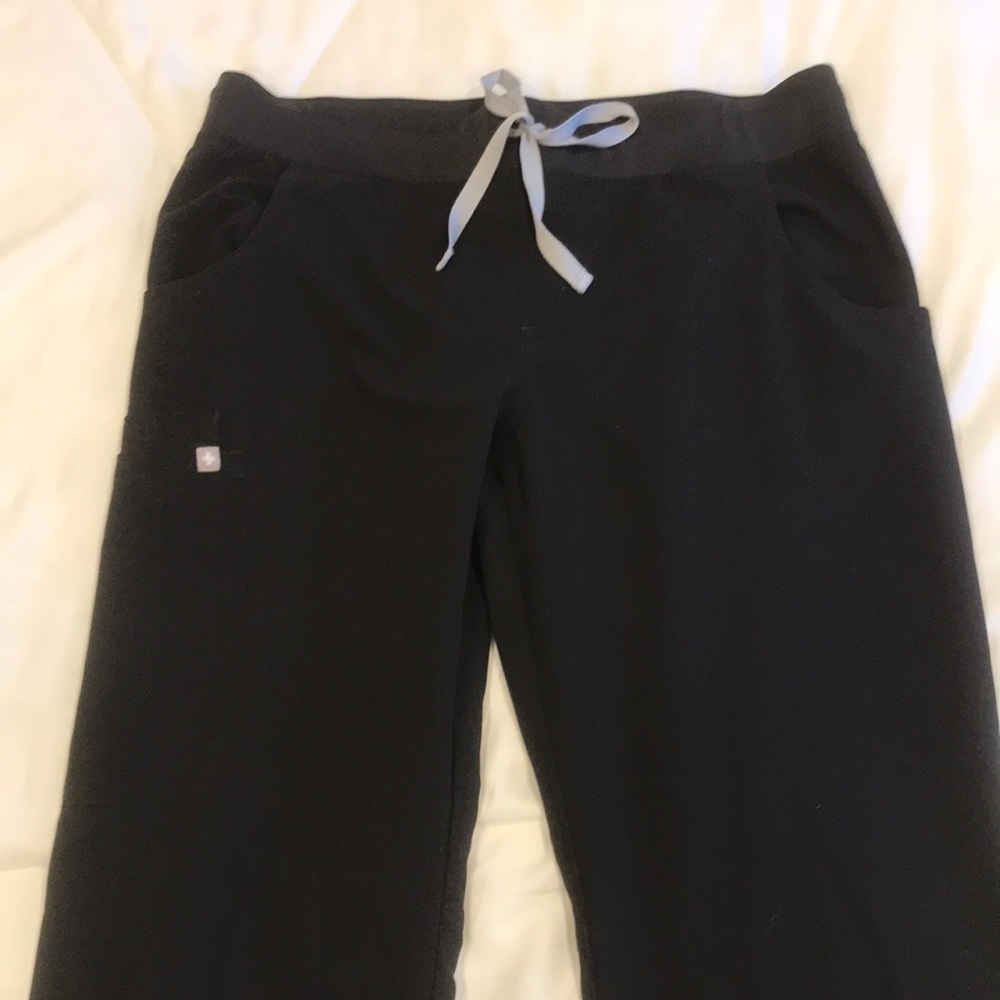 MT Figs Kade Cargo scrub pants black Medium tall